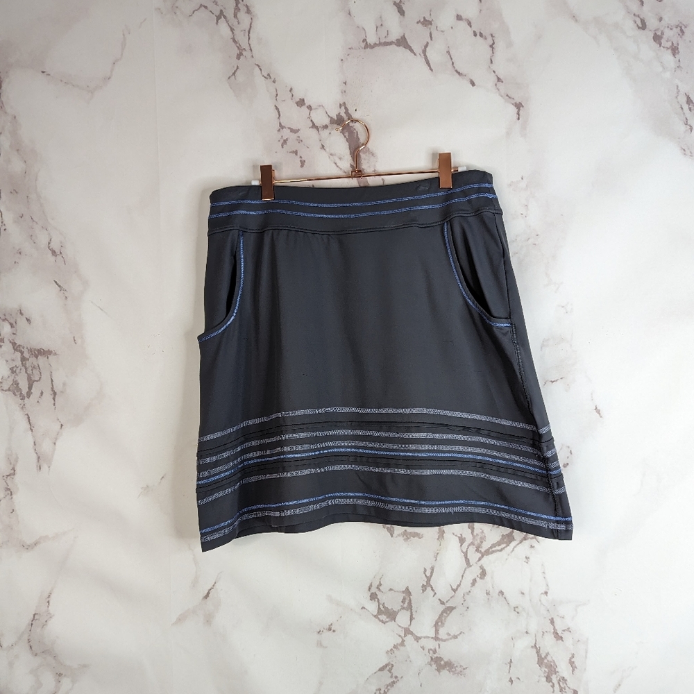 Title Nine Skirt Size Medium Gray Women Stripe Mini Stretch Dream Pockets